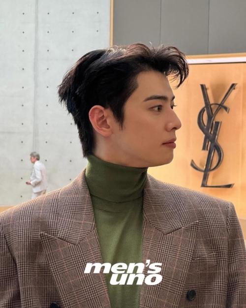 260625: полароид ча ыну с шоу Saint - Laurent. 05