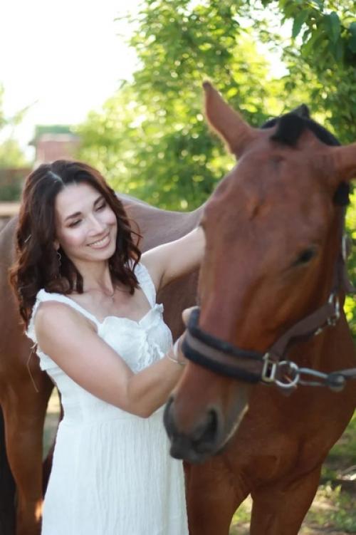 Чувство единения.  Считается, что лошадь передаёт свою энергию человеку, очищает его энергетическое поле. 01