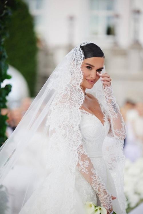 Ксения Бородина и Николай Сердюков сыграли свадьбу. 01