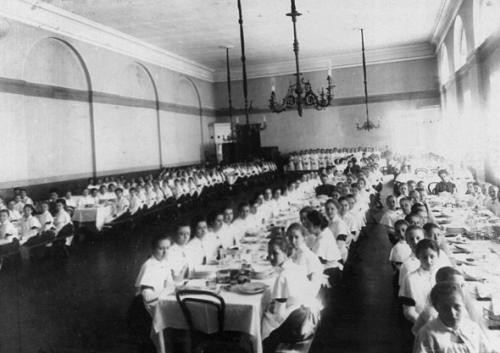 12 июня 1798 года, в Санкт-петербурге бы учрежден институт святой Екатерины для благородных девиц. 03