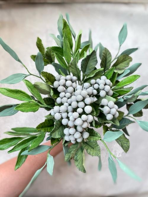 Все это для букета невесты, над которым работала весь июль, а также шпильки в прическу невесты. 04