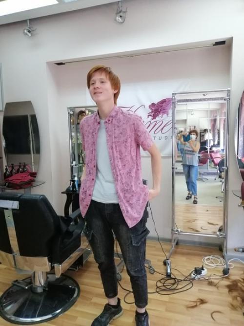 Стрижка бритвой в исполнении Валерии. 01