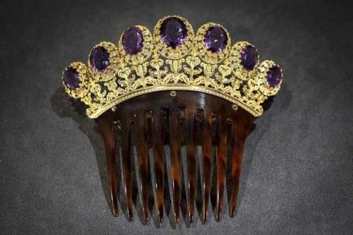 Уже много веков настоящим каноном красоты считаются шелковистые, длинные, сияющие волосы. 03