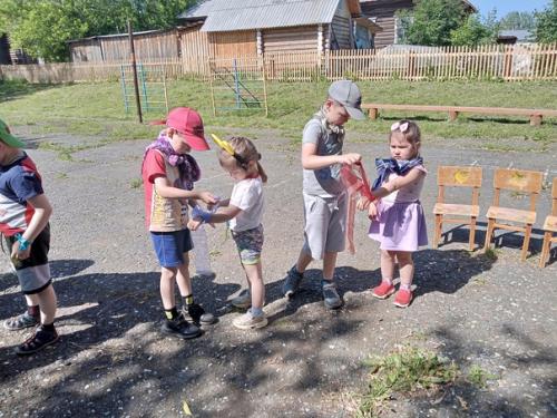 6 июля в нашем саду был день бантиков. 05 6 июля в нашем саду был день бантиков. 05