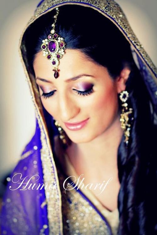 Тика (мангтика, тикка) - индийское украшение, часть которого укладывается на пробор, а широкая, в виде разнообразных подвесок, спускается на лоб. 05 Тика (мангтика, тикка) - индийское украшение, часть которого укладывается на пробор, а широкая, в виде разнообразных подвесок, спускается на лоб. 05