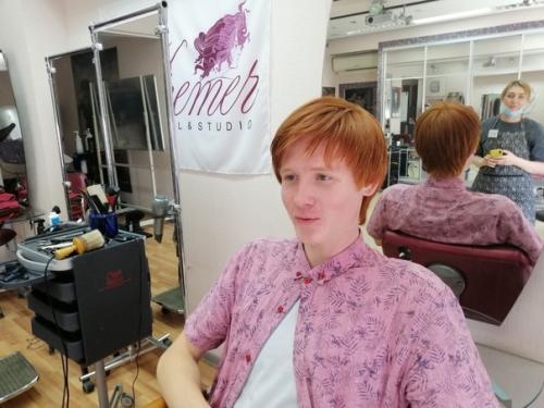 Стрижка бритвой в исполнении Валерии. 04