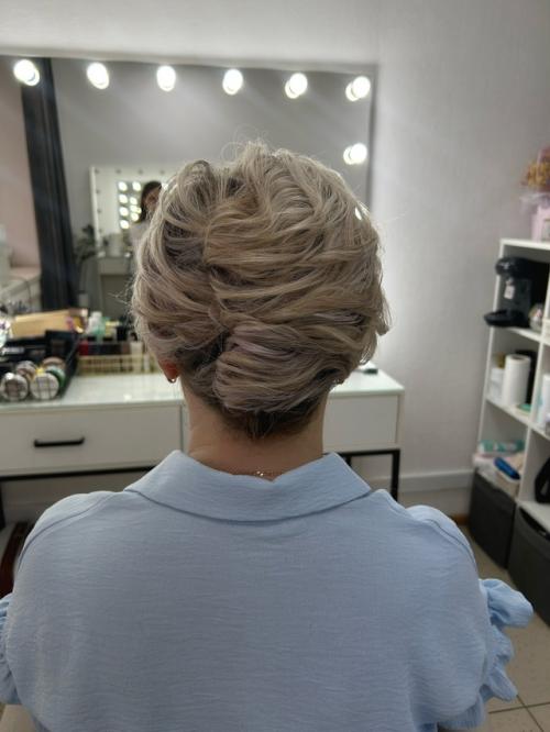 Вот такая красивая ракушка на очень короткие волосы подучилась. 01