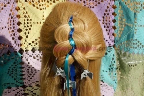 Коса из трех прядей с двумя лентами. 07 Коса из трех прядей с двумя лентами. 07