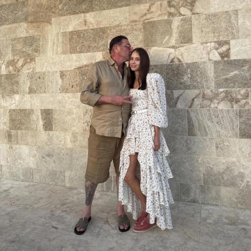 Лепс новыми фотографиями со своей молодой невестой поделился. 01