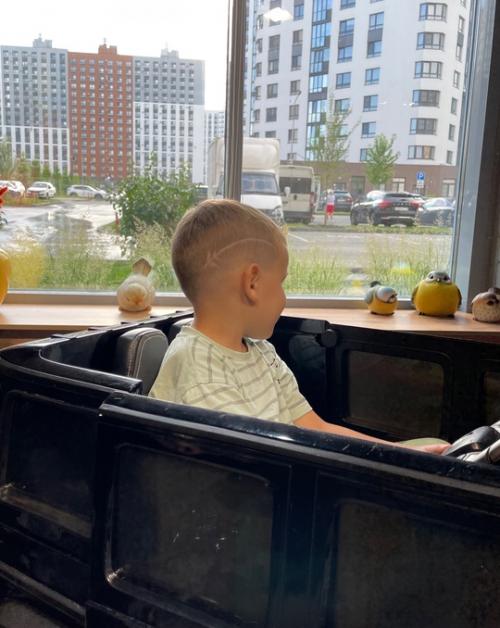 Фигурный выстриг очень популярный и модный элемент детской мужской стрижки. 01