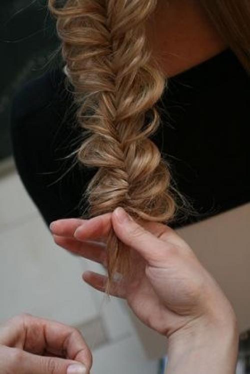 Прическа.  Мастер-класс.  1. мы расчесываем волосы на пробор сбоку. 05