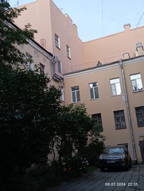 Может, скажет кто, мол, климат здесь не тот, а мне нужна твоя сырость, здесь я стал мудрей, и c городом дождей. 01