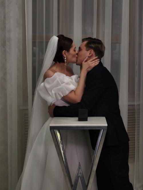 Звезда Кадетства Александр Головин показал свадебные фото в честь 2-й годовщины брака. 03