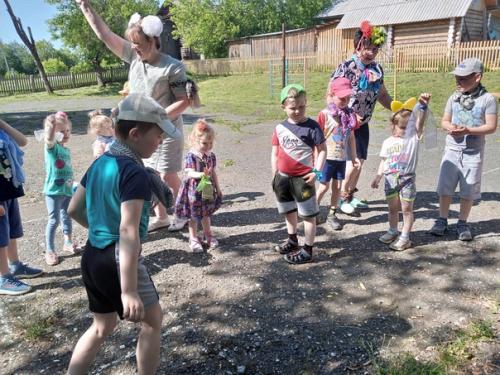 6 июля в нашем саду был день бантиков. 07 6 июля в нашем саду был день бантиков. 07