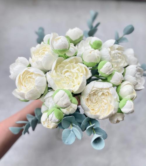 Все это для букета невесты, над которым работала весь июль, а также шпильки в прическу невесты. 01