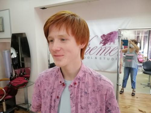 Стрижка бритвой в исполнении Валерии. 05