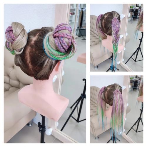 Резиночки с косами из канекалона не обязательно должны быть яркими. 02