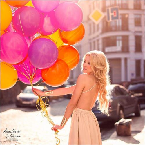 Всем привет, фотограф, опять ищу красивую модель, для воплощения такой вот идеи с шариками! 01