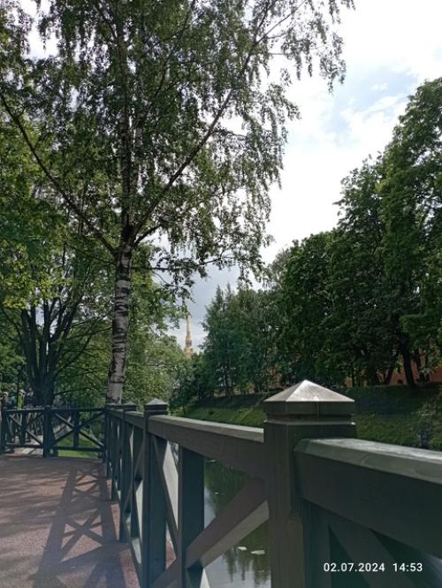 Может, скажет кто, мол, климат здесь не тот, а мне нужна твоя сырость, здесь я стал мудрей, и c городом дождей. 08