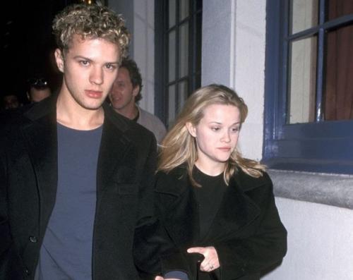 21-Летняя дочь риз уизерспун и Райана Филиппа Ава поделилась в Instagram новым фото со своим возлюбленным Оуэном махони. 02