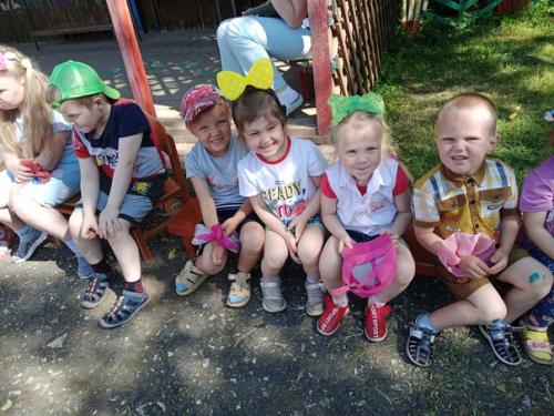 6 июля в нашем саду был день бантиков. 01 6 июля в нашем саду был день бантиков. 01