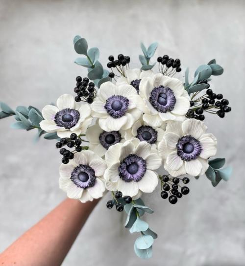 Все это для букета невесты, над которым работала весь июль, а также шпильки в прическу невесты. 02