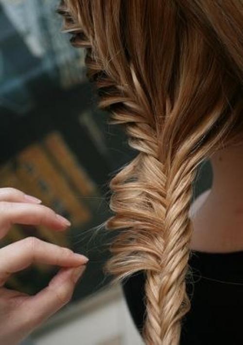 Прическа.  Мастер-класс.  1. мы расчесываем волосы на пробор сбоку. 06