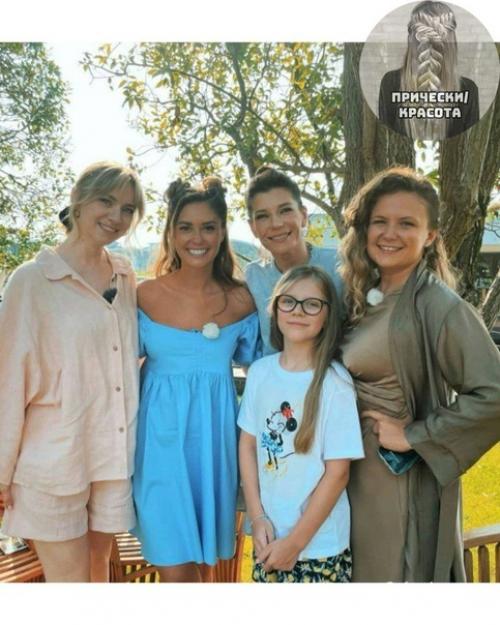 Агата фотографиями с недавних сьемок поделилась. 03