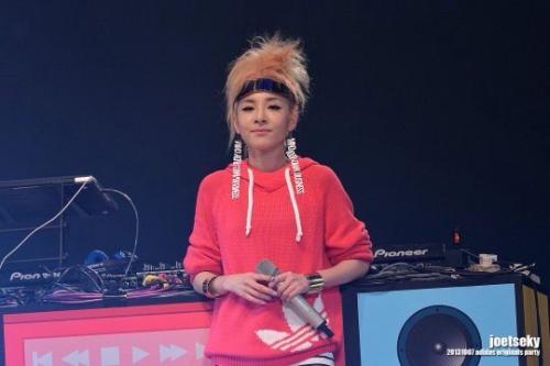 Не понимаю логику стилистов дары из 2ne1. 06 Не понимаю логику стилистов дары из 2ne1. 06