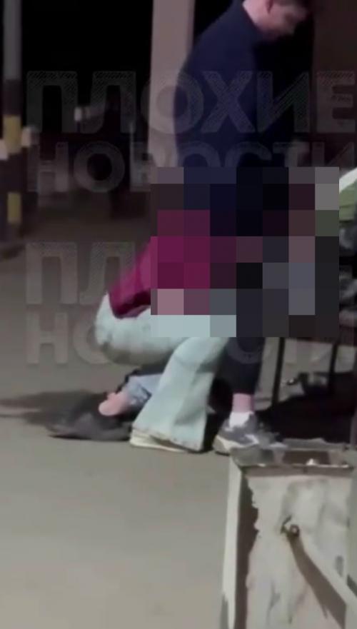 В пензенской области девушка сделала приятное новому знакомому на улице после того, как ее угостили выпивкой в баре. 01