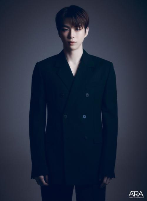 080824: новые профильные фото Кан Даниэля + открытие платформы. 06