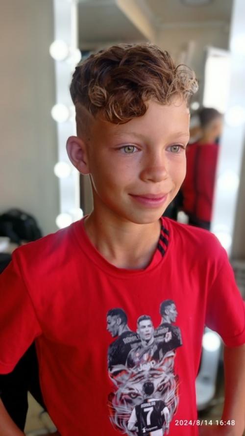 А что я всё о себе, да о себе, то? 01