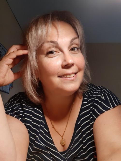 Парикмахер для женщины - не просто человек, который раз в месяц обновляет ей стрижку. 01