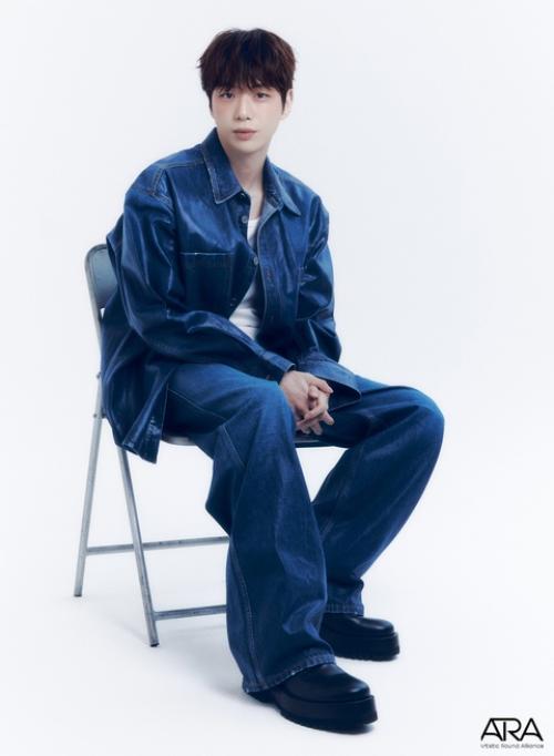 080824: новые профильные фото Кан Даниэля + открытие платформы. 03