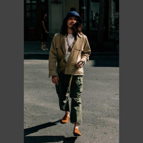 Листая стристайл - фото с различных показов, заметила, что в Европе мужчины часто выбирают удлиненные прически. 05