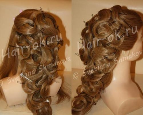 Классический вариант укладки выглядит как большое количество завитков, или же буклей, на затылочной части головы. 08