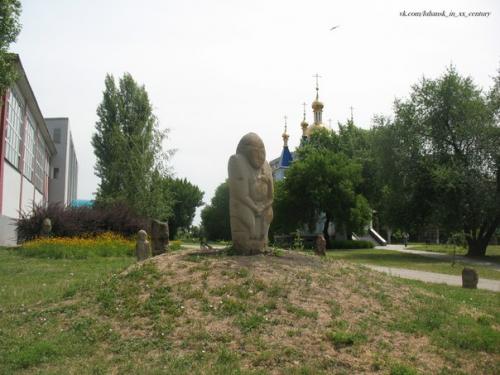 Луганский парк - музей половецких баб - одна из крупнейших в Украине коллекций каменных статуй ХI-ХII вв. 01 Луганский парк - музей половецких баб - одна из крупнейших в Украине коллекций каменных статуй ХI-ХII вв. 01