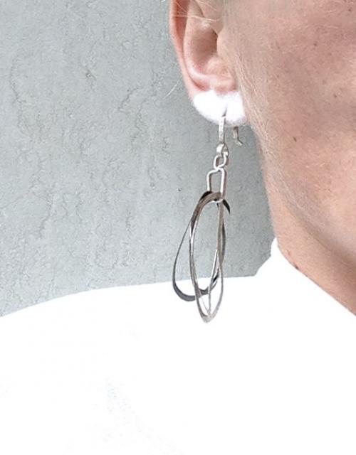 Макияж ушей: косметика вместо серёг и каффов. 05