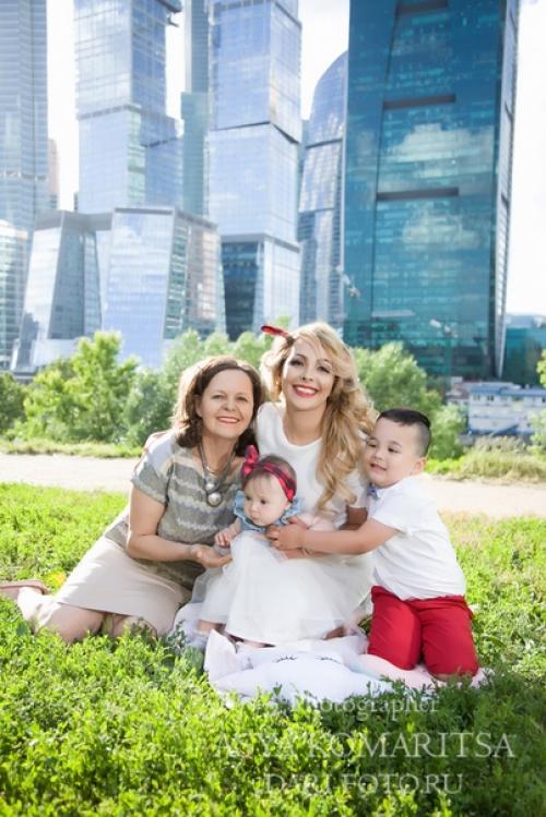 Летняя прогулка рядом с Moscow City с очаровательной лилией и ее семьей. 08