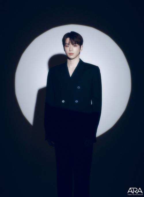 080824: новые профильные фото Кан Даниэля + открытие платформы. 07