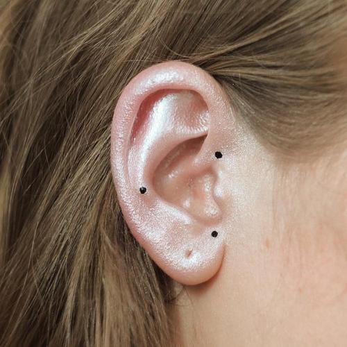 Макияж ушей: косметика вместо серёг и каффов. 03