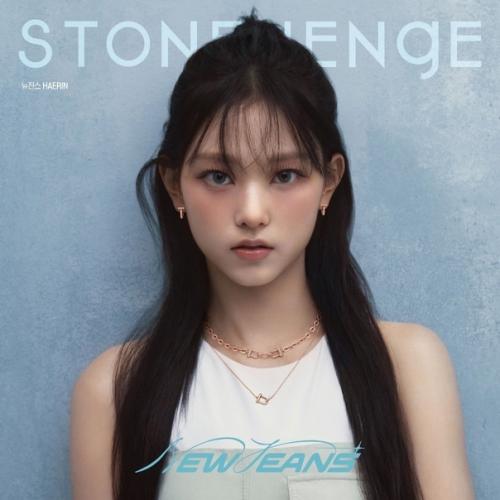 Newjeans поразили нетизенов великолепными фото для осенней коллекции украшений Stonehenge 2023. 01