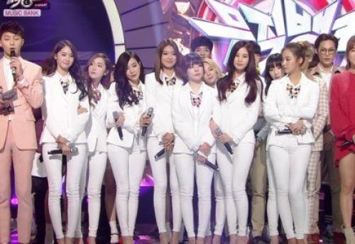 Новости?   Пользователи сети собрали и обсудили некоторые из лучших нарядов, которые носили женские группы SM Entertainment. 02