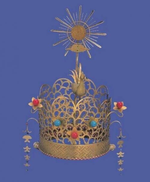 На куклах хина мы видим императрицу в дзунихитое, 12-слойном кимоно и в причёске из забраных сзади в хвост волос (1). 07