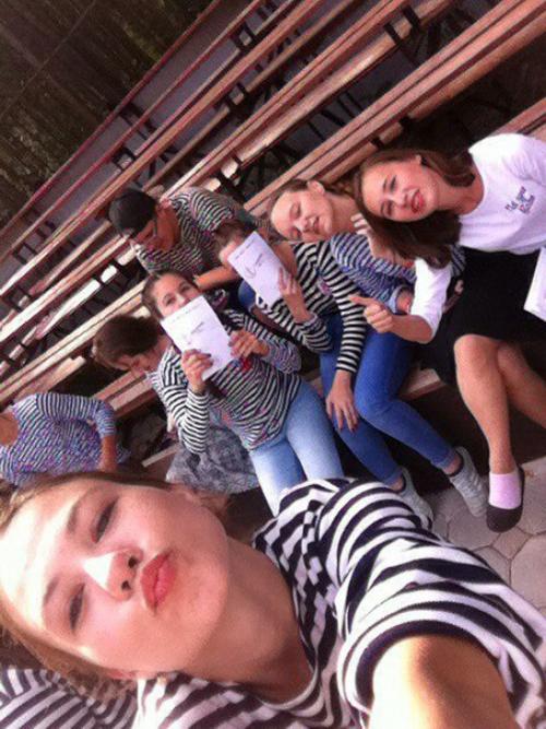 Летопись ШВН. 21 августа мы узнали о том что нам предстоит подготовить 3 костюма и прическу на интересное мероприятие посвященное моде. 03 Летопись ШВН. 21 августа мы узнали о том что нам предстоит подготовить 3 костюма и прическу на интересное мероприятие посвященное моде. 03