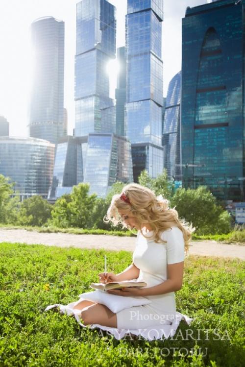 Летняя прогулка рядом с Moscow City с очаровательной лилией и ее семьей. 03