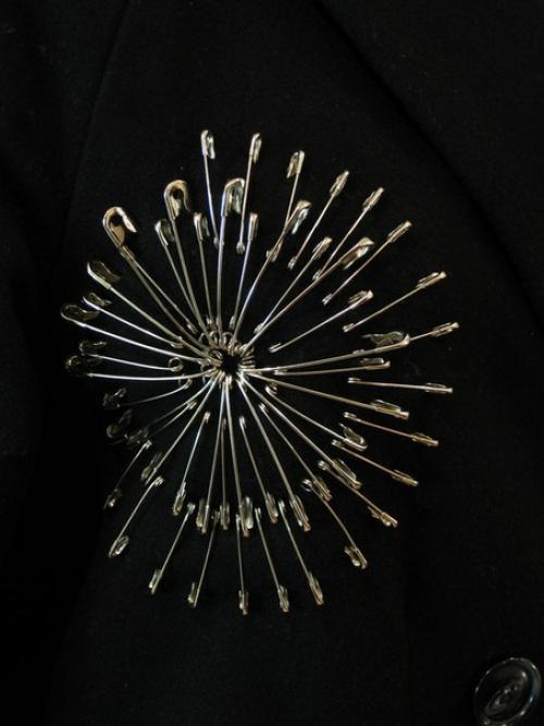 История булавки. Из википедии: 13 июня 1825 года нью-йоркский механик Уолтер хант запатентовал безопасную булавку. 03 История булавки. Из википедии: 13 июня 1825 года нью-йоркский механик Уолтер хант запатентовал безопасную булавку. 03