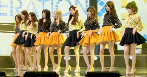 Новости?   Пользователи сети собрали и обсудили некоторые из лучших нарядов, которые носили женские группы SM Entertainment. 09