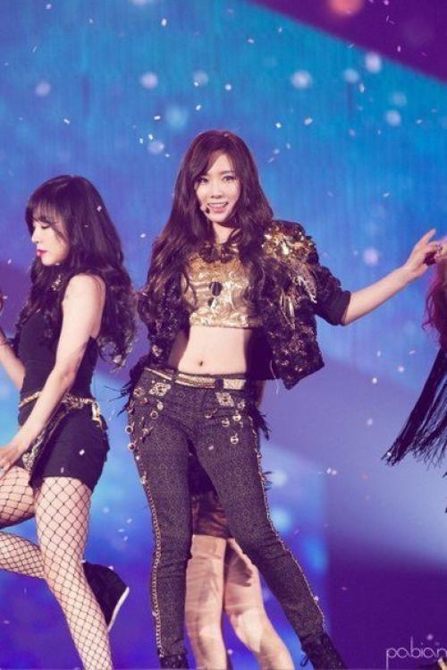 Info/SM. Пользователи сети собрали и обсудили некоторые из лучших нарядов, которые носили женские группы SM Entertainment. 03