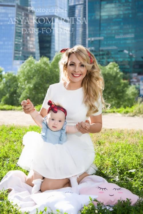 Летняя прогулка рядом с Moscow City с очаровательной лилией и ее семьей. 05